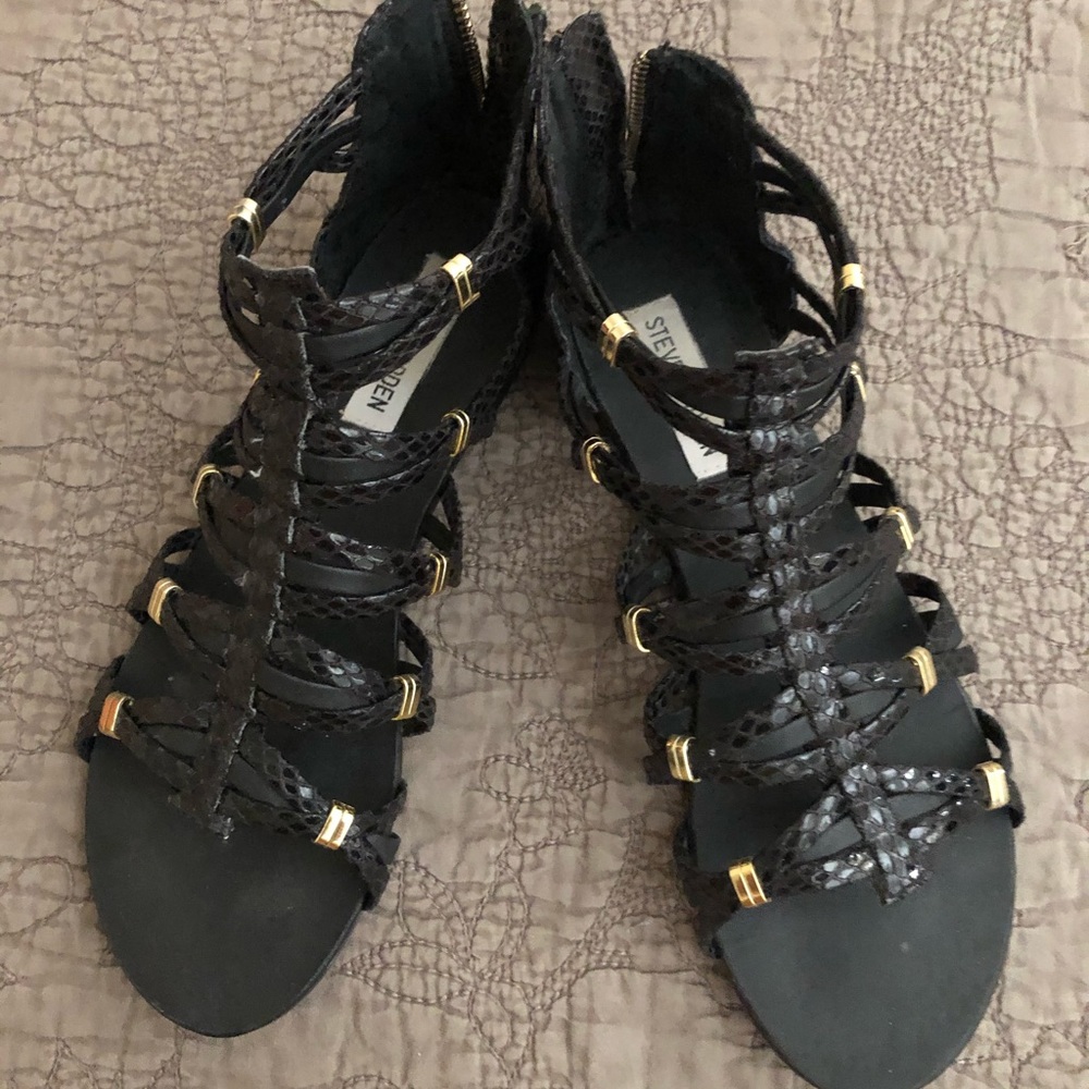Used flat sandals
